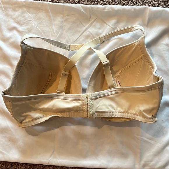 Ivory coloured plunge bra - Picture 2 of 2